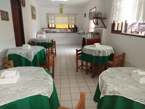 Free daily buffet breakfast - Pousada Farol do Porto  (Ipojuca)