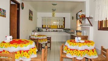 Desayuno bufé gratuito y diario