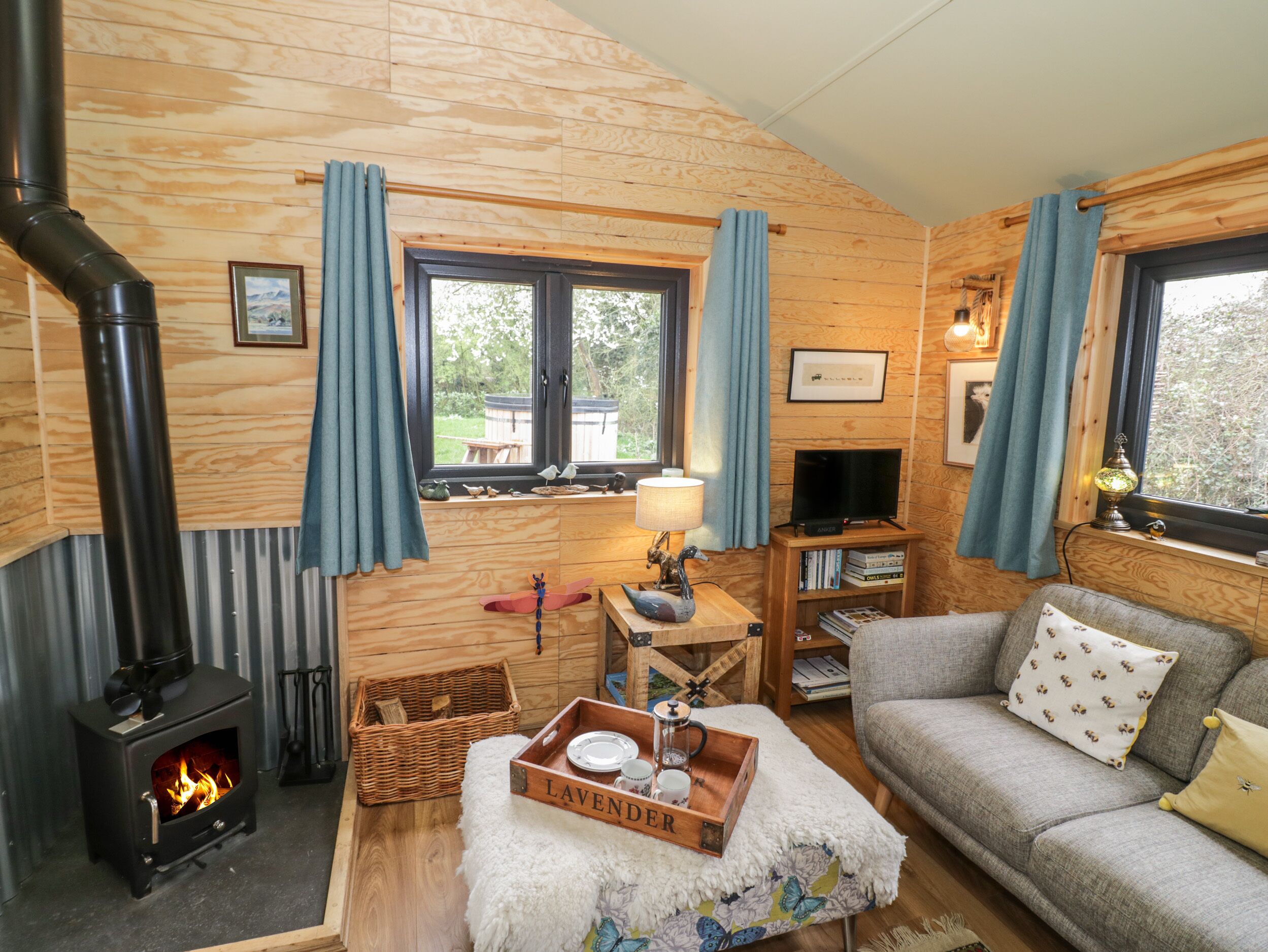 Dragonfly, Pet Friendly, With Hot Tub In Dunchurch - Northamptonshire
