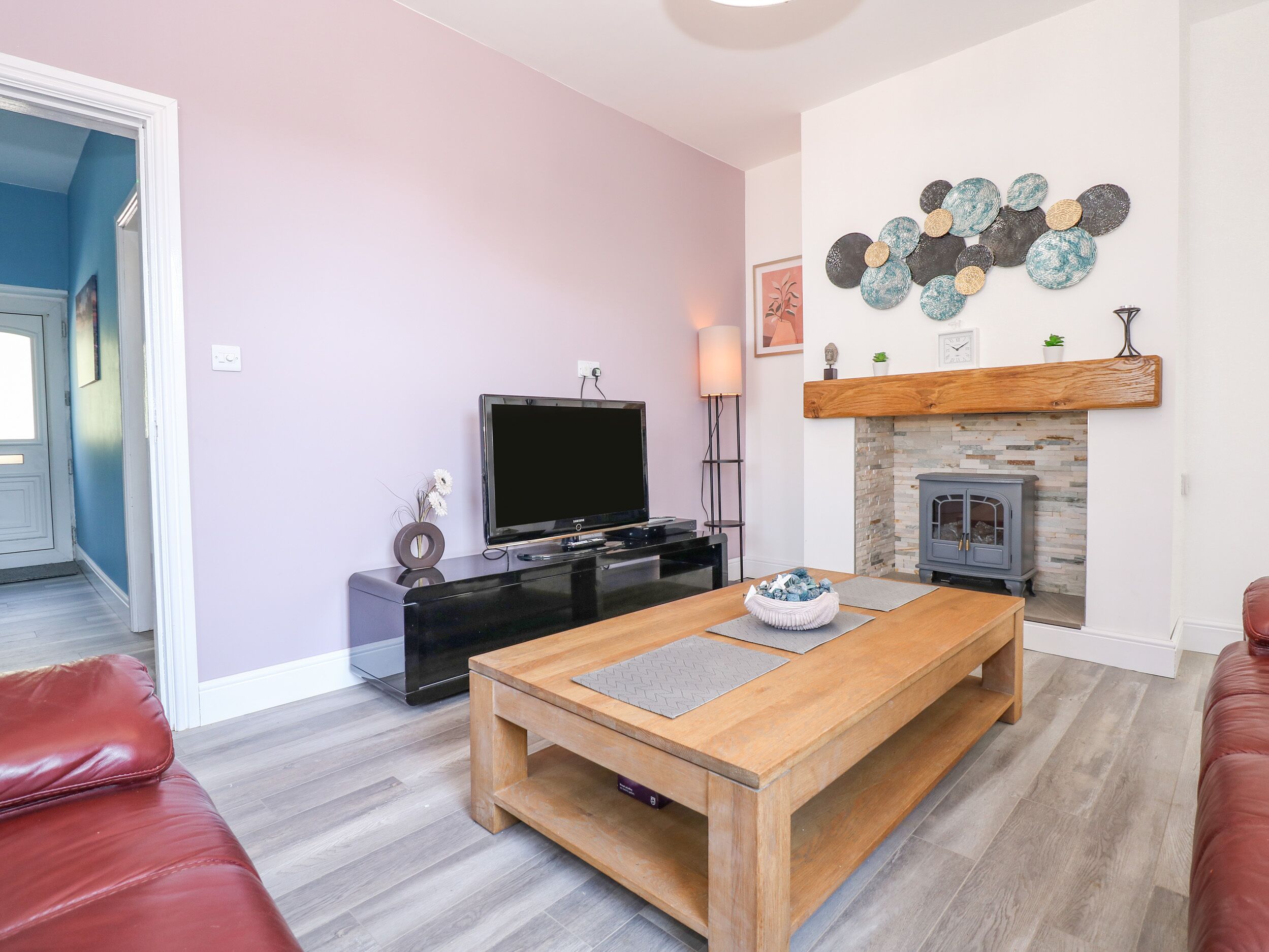 THE BEACH HOUSE, pet friendly, with hot tub in Mablethorpe