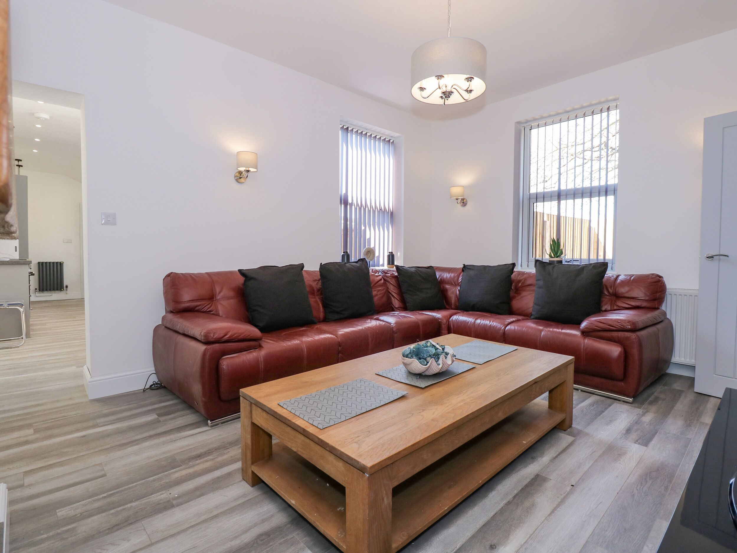 THE BEACH HOUSE, pet friendly, with hot tub in Mablethorpe