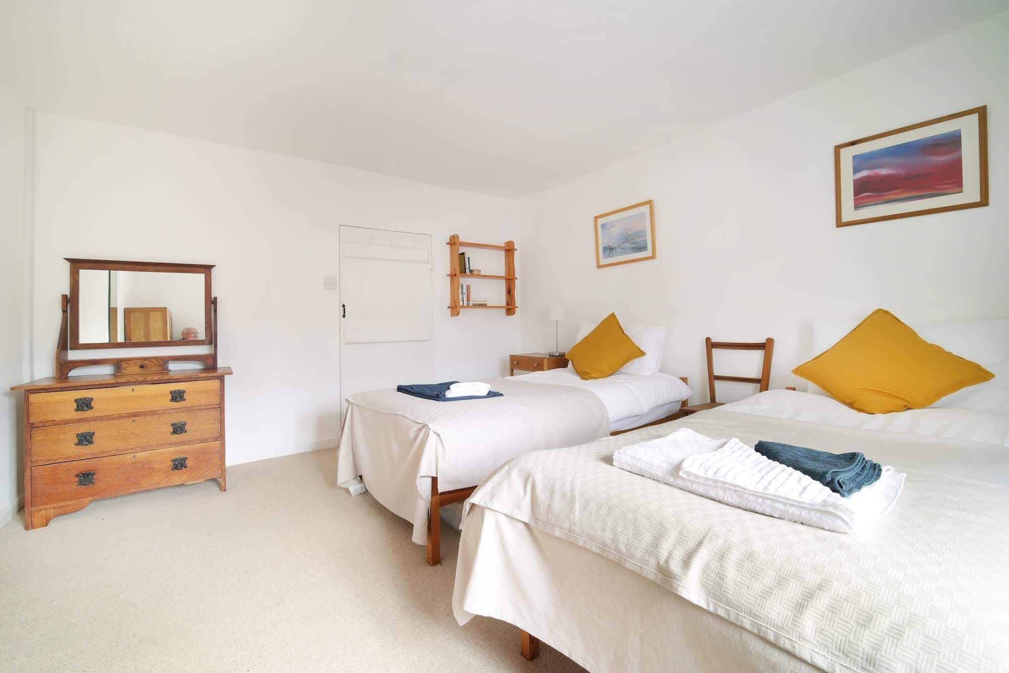 3 bedrooms, travel cot, WiFi, bed sheets