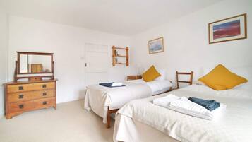 3 bedrooms, travel cot, WiFi, bed sheets