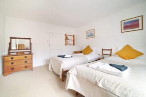 3 bedrooms, travel crib, WiFi, bed sheets - Beautiful Cottage & Garden, Quantock Hills (Bridgwater)