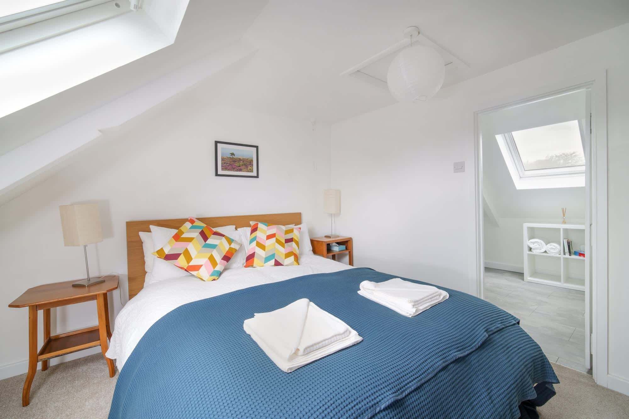 3 bedrooms, travel crib, WiFi, bed sheets