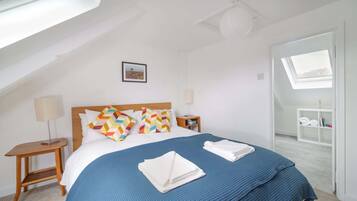 3 bedrooms, travel cot, WiFi, bed sheets