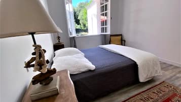 4 bedrooms, iron/ironing board, free WiFi