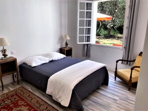 4 bedrooms, iron/ironing board, free WiFi