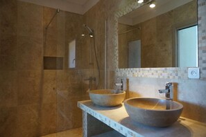 Bathtub