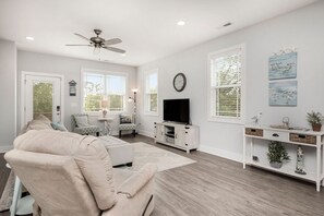 Fernseher, Tischtennisplatte