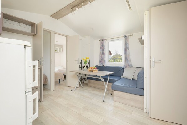 House, 3 Bedrooms, Balcony | Private kitchen | Stovetop, coffee/tea maker, electric kettle, cookware/dishes/utensils