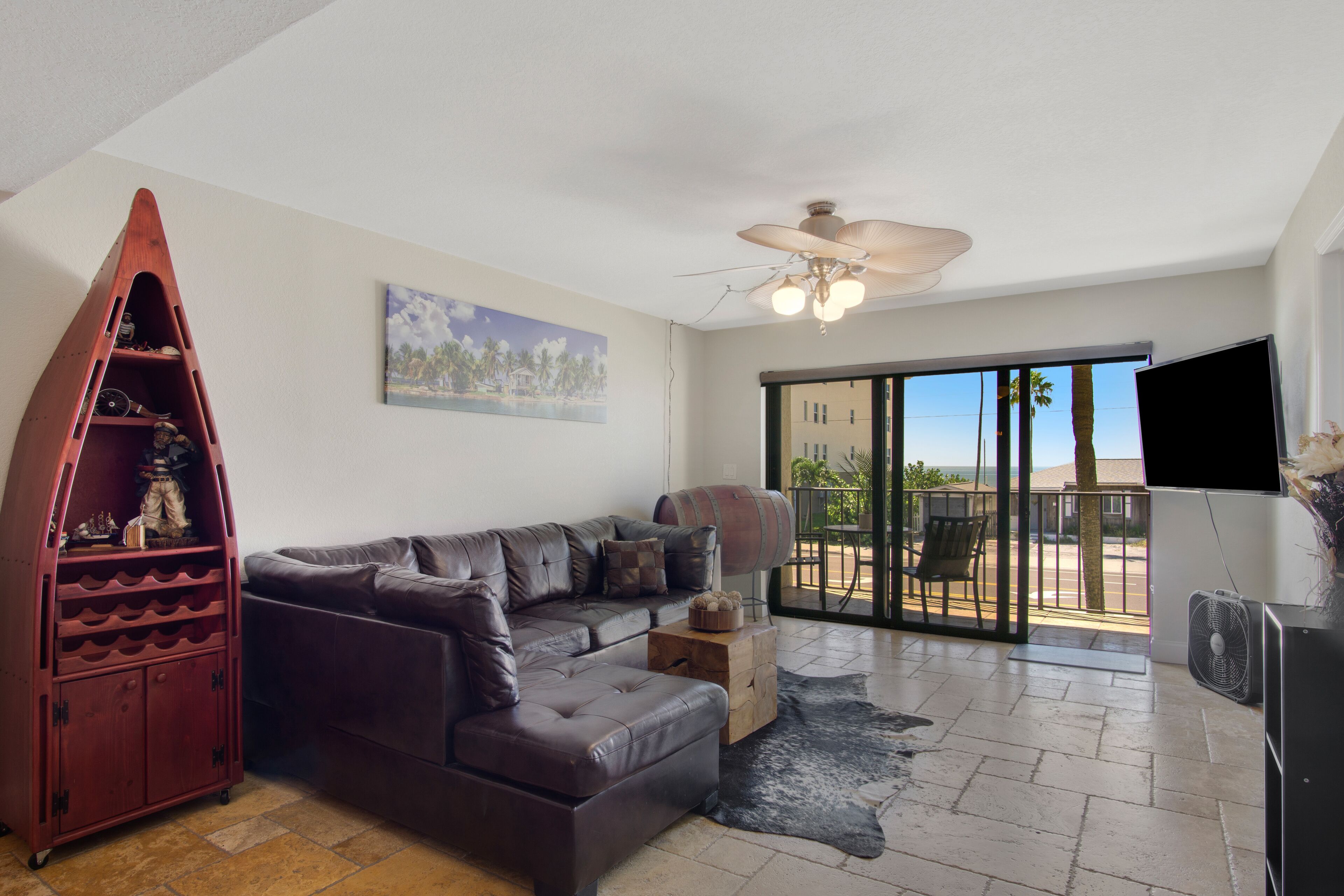 Condo Near Beach/Restaurants/Heated Pool.