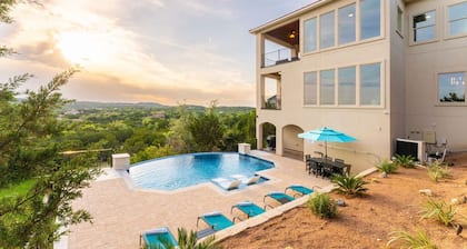 Relax & Play in Style: Luxury Home w/ Infinity Pool, Game Room & Alfresco Dining