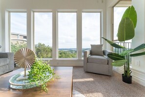 TV, caminetto, tavolo da ping pong