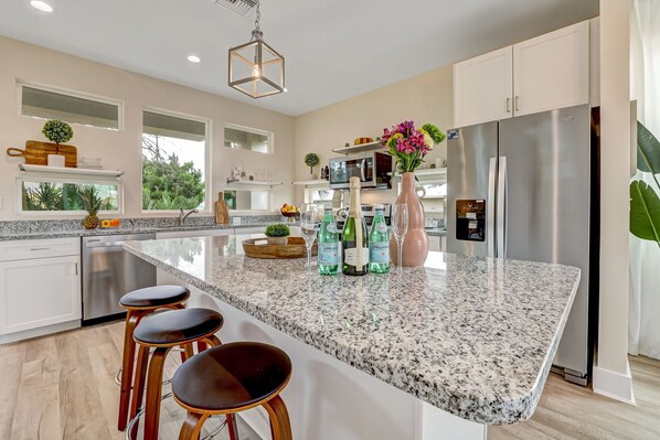 雪櫃、微波爐、焗爐、爐具