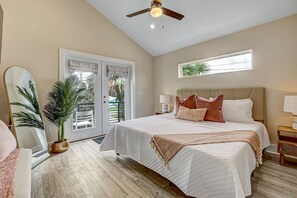 2 間睡房、書桌、熨斗/熨衫板、可攜式嬰兒床