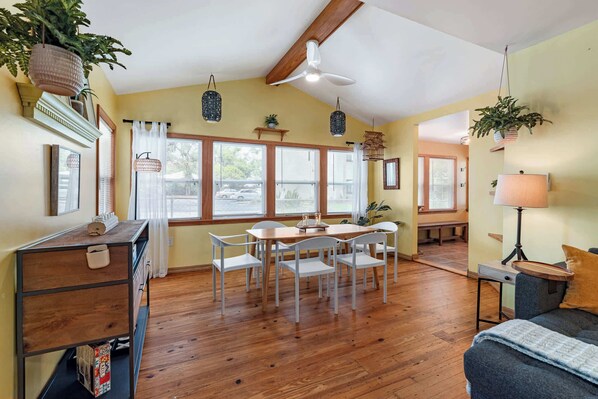 Televisión y oficina 