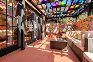 Terrace/patio - The Gaudi House- Pool/Minutes to DNTN and Beach (St. Augustine)