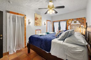 3 bedrooms, WiFi, bed sheets - The Gaudi House- Pool/Minutes to DNTN and Beach (St. Augustine)