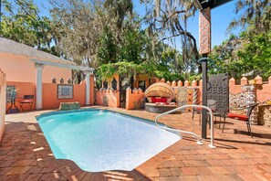 Pool - The Gaudi House- Pool/Minutes to DNTN and Beach (St. Augustine)