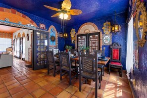 Dining - The Gaudi House- Pool/Minutes to DNTN and Beach (St. Augustine)