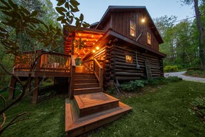 Exterior - Log Cabin Hot Tub Getaway (Walhonding)