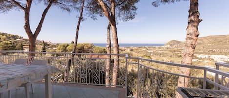 屋外ダイニングエリア