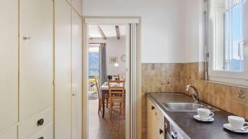 Kühlschrank, Ofen, Toaster, Hochstuhl