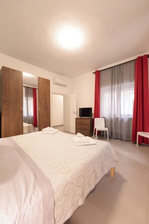 Unclassified image, 2 of 30, button - Tresino (Santa Maria di Castellabate)