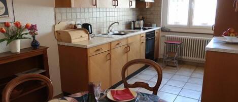 Fridge, oven, toaster, cookware/dishes/utensils