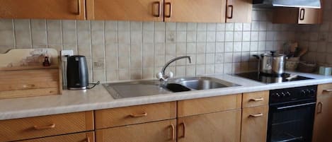 Fridge, oven, toaster, cookware/dishes/utensils