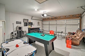 Game room - Copy 2 Expedia (Converse)