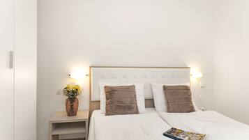 Selimut bulu angsa, kedap suara, Wi-Fi gratis, dan seprai linen