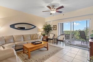 Flat-screen TV, video games, DVD player - ☀️Family Friendly Beach Condo-Oceanwalk 9-404☀️ (New Smyrna Beach)