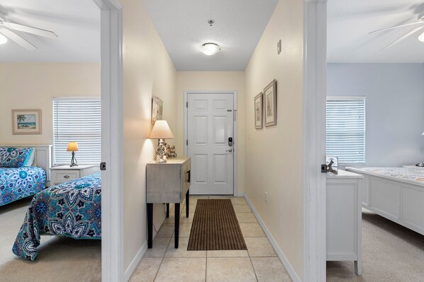 3 bedrooms, desk, iron/ironing board, free WiFi - ☀️Family Friendly Beach Condo-Oceanwalk 9-404☀️ (New Smyrna Beach)