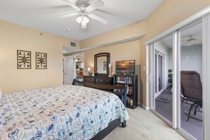 3 bedrooms, desk, iron/ironing board, free WiFi - ☀️Family Friendly Beach Condo-Oceanwalk 9-404☀️ (New Smyrna Beach)
