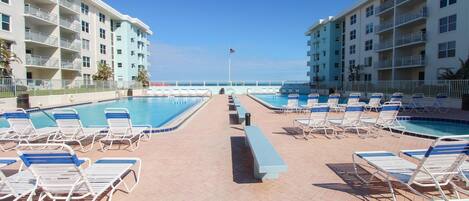 Lämmitetty uima-allas