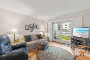 TV, DVD player - Lovely Ground Floor Condo with Beautiful View of the Pool and Ocean (New Smyrna Beach)