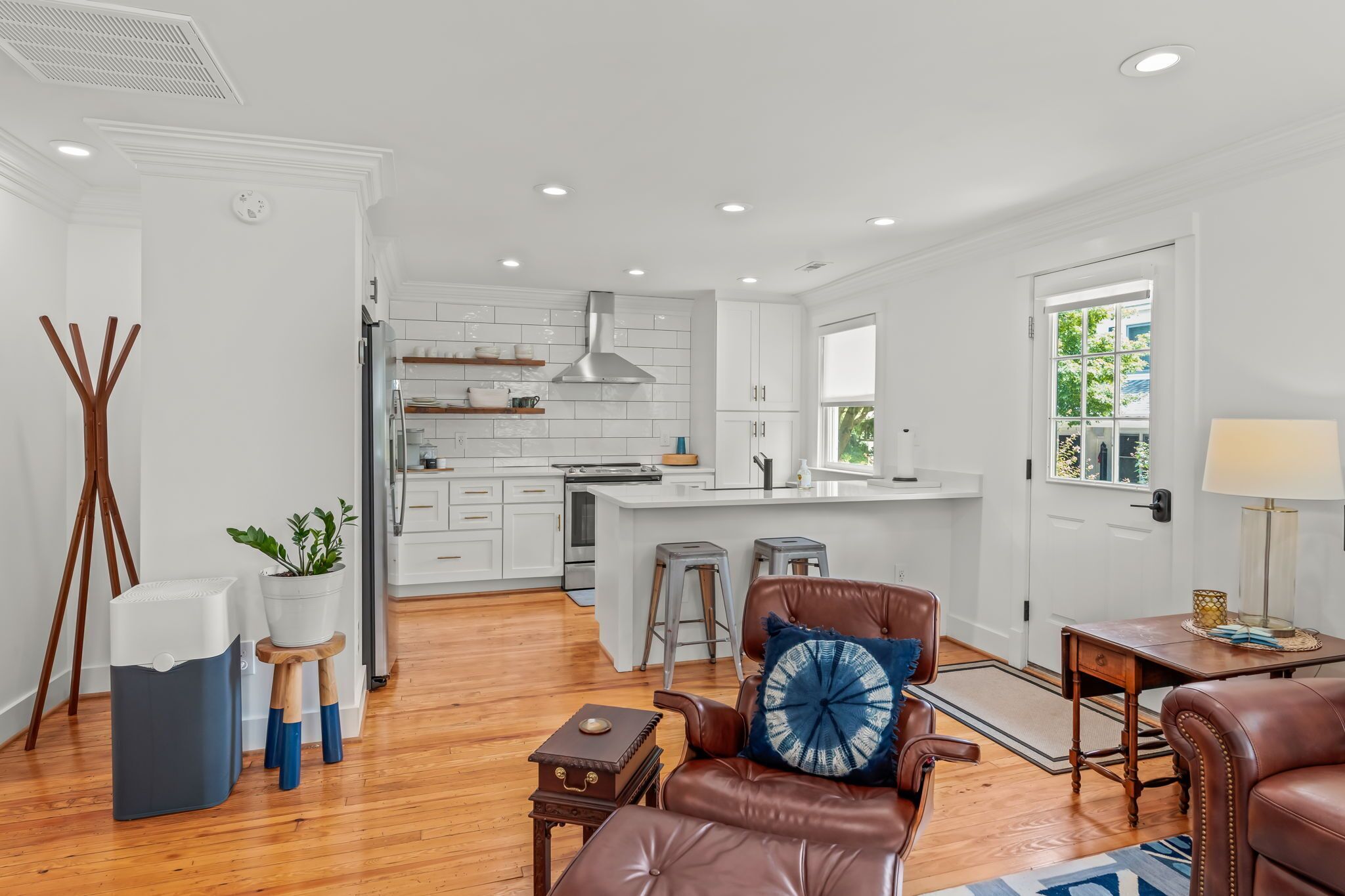  Prime Location, Fast WiFi, & Modern Charm - Close to HPU & Area Downtowns!