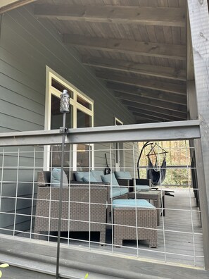 Terrace/patio - Cabin in Magical Valle Crucis - 15 minutes from downtown Boone and Banner Elk (Banner Elk)