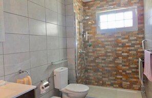 Bathtub, hair dryer, towels