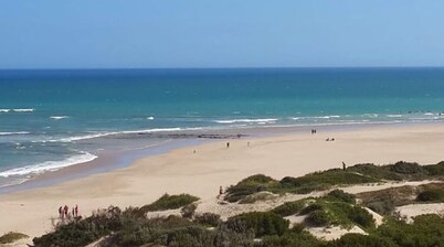 Family Beach Escape: fully-equipped 6 sleeper