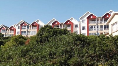 Lagoon & Ocean View Retreat