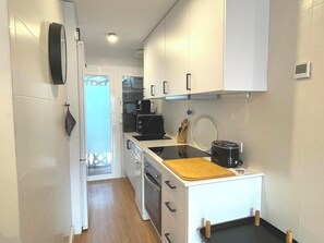 Fridge, oven, dishwasher, coffee/tea maker