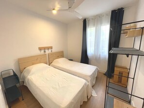 2 bedrooms, iron/ironing board - M-4 Apartment with communal pool, center (Calella de Palafrugell)