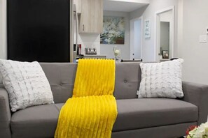 Interior - Forget ur worries in this spacious, light-filled, & serene legal basement suite (Calgary)
