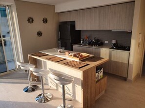 Kühlschrank, Mikrowelle, Ofen