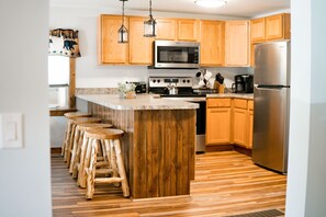 Frigorífic, microones, forn i placa de cuina