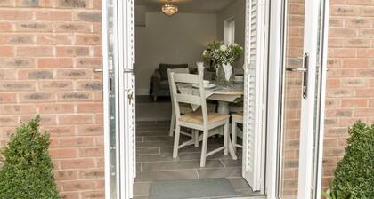 Modern Property in Town Centre Location With Parking