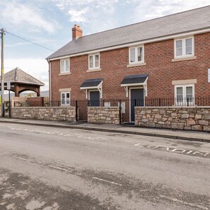 Exterior - Modern Property in Town Centre Location with Parking (Ruthin, Denbighshire)